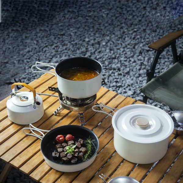 White camping pot set 02